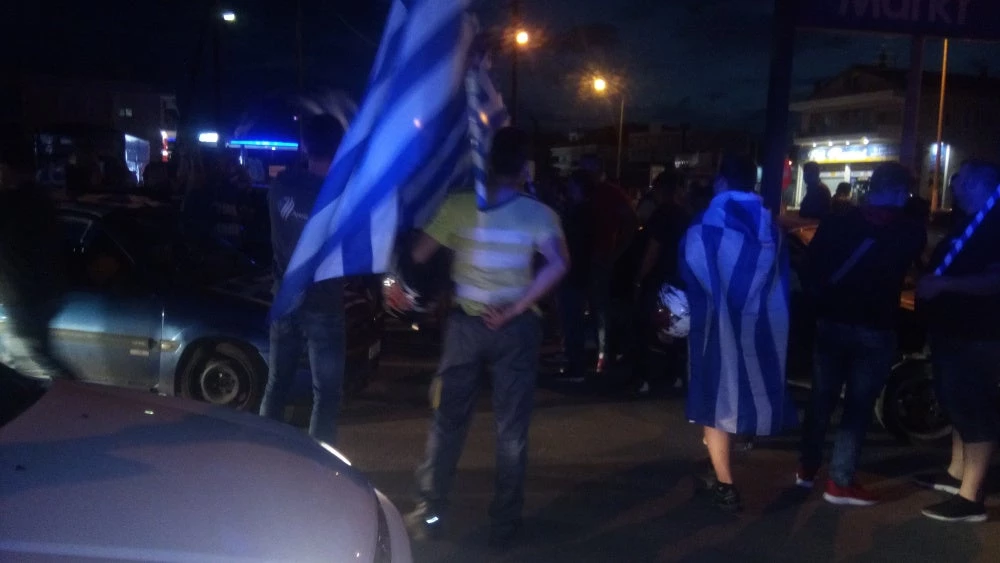 Τώρα απίστευτη λαοθάλασσα στις Σέρρες – «Γερά, Γερά, στα χνάρια του Μελά» – Δείτε ζωντανή εικόνα από τον χαμό (βίντεο)